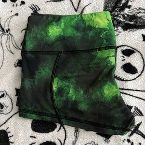 Fleo low rise contour shorts!! Size M.